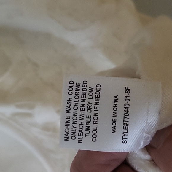 Lace front tank top. EUC. - Picture 4 of 5